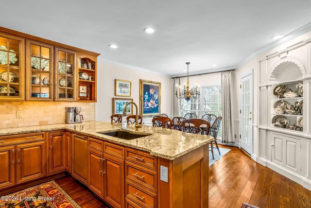 2 Brownsboro Hill Rd, Louisville, KY 40207