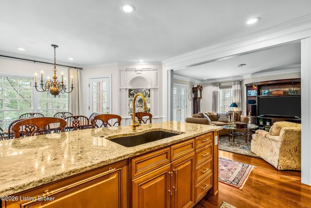 2 Brownsboro Hill Rd, Louisville, KY 40207