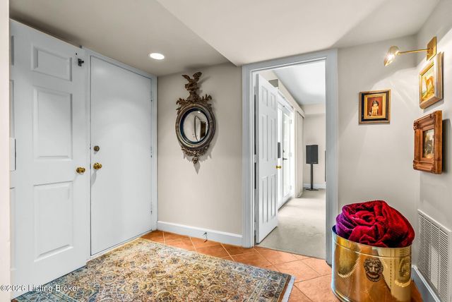 2 Brownsboro Hill Rd, Louisville, KY 40207