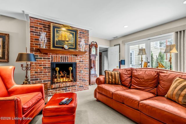 2 Brownsboro Hill Rd, Louisville, KY 40207