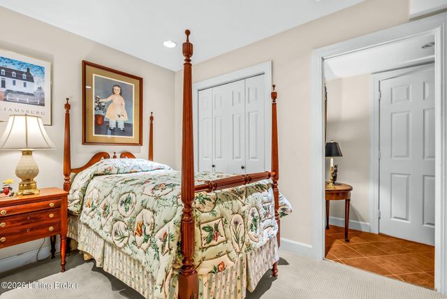 2 Brownsboro Hill Rd, Louisville, KY 40207