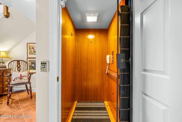 2 Brownsboro Hill Rd, Louisville, KY 40207