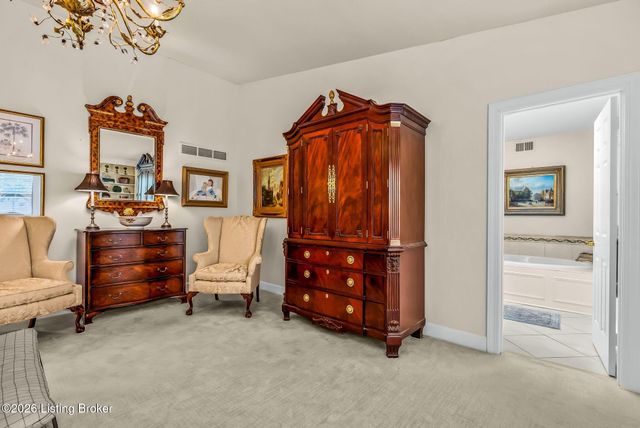 2 Brownsboro Hill Rd, Louisville, KY 40207