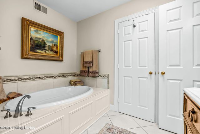 2 Brownsboro Hill Rd, Louisville, KY 40207