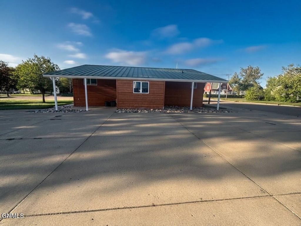 108 4th Street N, New Salem, ND 58563 photo 2
