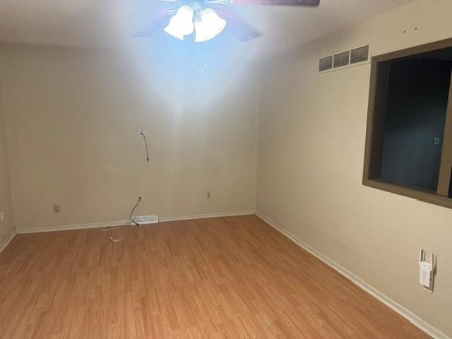 214 SW 20th Street, Oak Grove, MO 64075