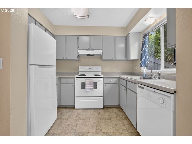24002 Ne TREEHILL Dr, Wood Village, OR 97060