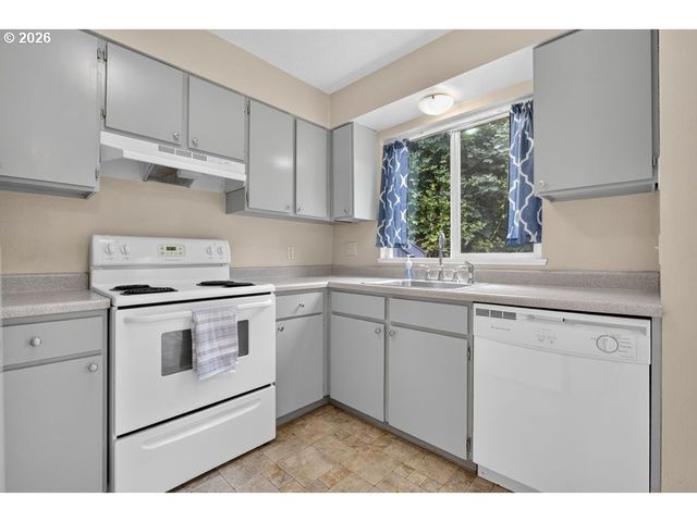 24002 Ne TREEHILL Dr, Wood Village, OR 97060