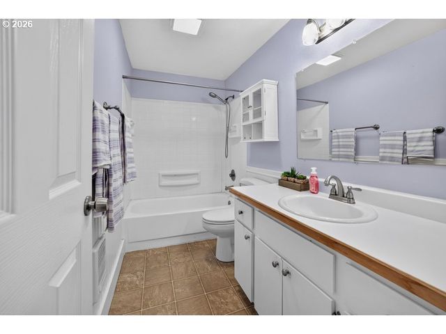 24002 Ne TREEHILL Dr, Wood Village, OR 97060