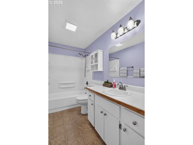 24002 Ne TREEHILL Dr, Wood Village, OR 97060