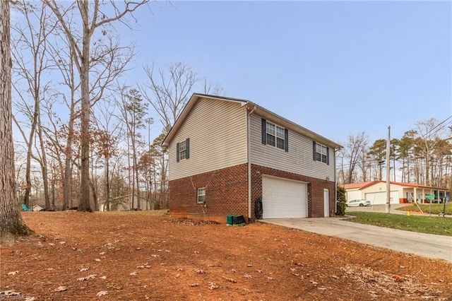 103 Robinhood Road, Lexington, NC 27292