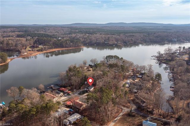 103 Robinhood Road, Lexington, NC 27292