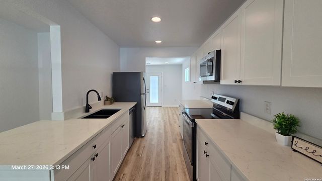 2530 W Woodlawn, San Antonio, TX 78228