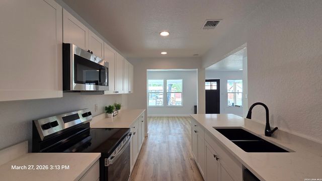 2530 W Woodlawn, San Antonio, TX 78228