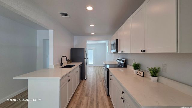 2530 W Woodlawn, San Antonio, TX 78228