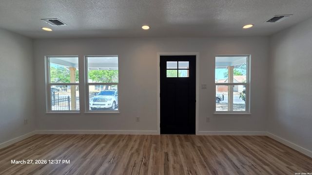 2530 W Woodlawn, San Antonio, TX 78228