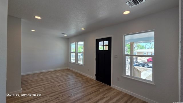 2530 W Woodlawn, San Antonio, TX 78228