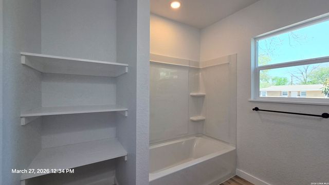 2530 W Woodlawn, San Antonio, TX 78228