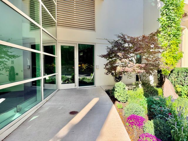 1570 ELMWOOD Avenue 802, Evanston, IL 60201