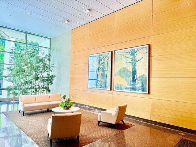 1570 ELMWOOD Avenue 802, Evanston, IL 60201