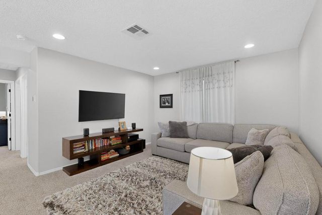 920 Turquesa Loop SE, Rio Rancho, NM 87124