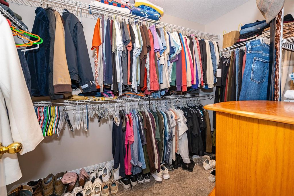 Image 15 of property listing at 5453 BURNT ACORN WAY, Oviedo, FL 32765