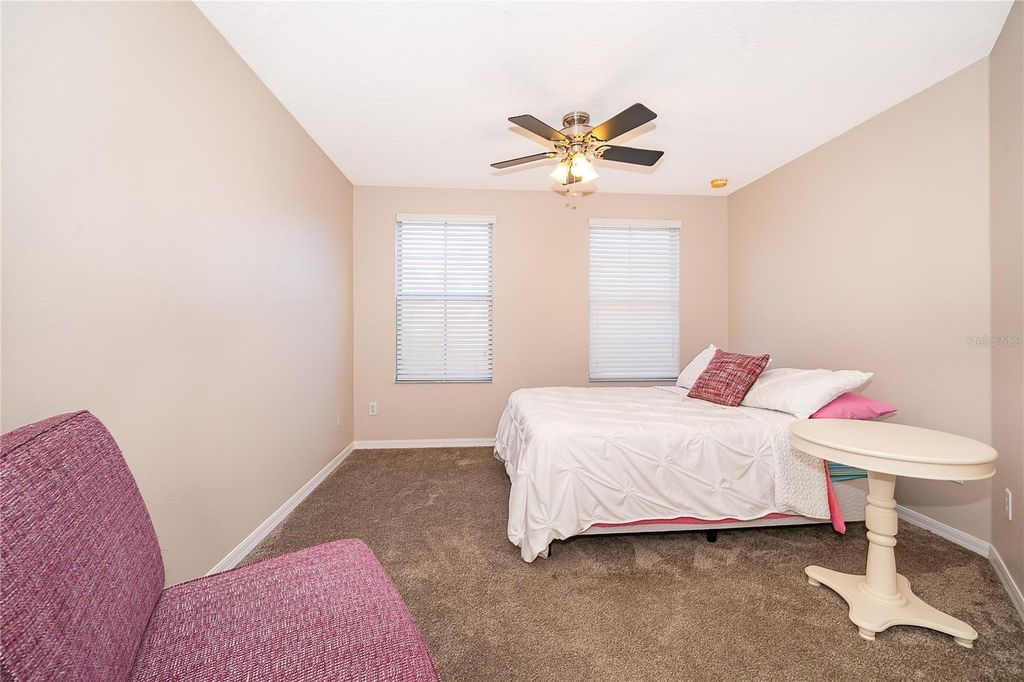 Image 18 of property listing at 5453 BURNT ACORN WAY, Oviedo, FL 32765