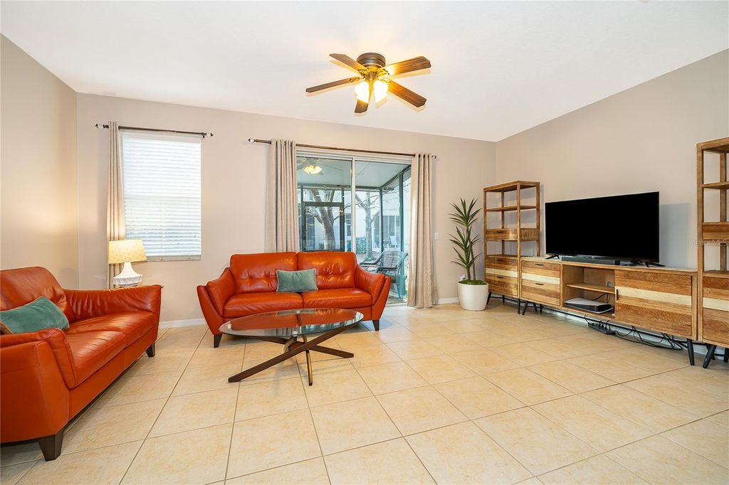 Image 4 of property listing at 5453 BURNT ACORN WAY, Oviedo, FL 32765