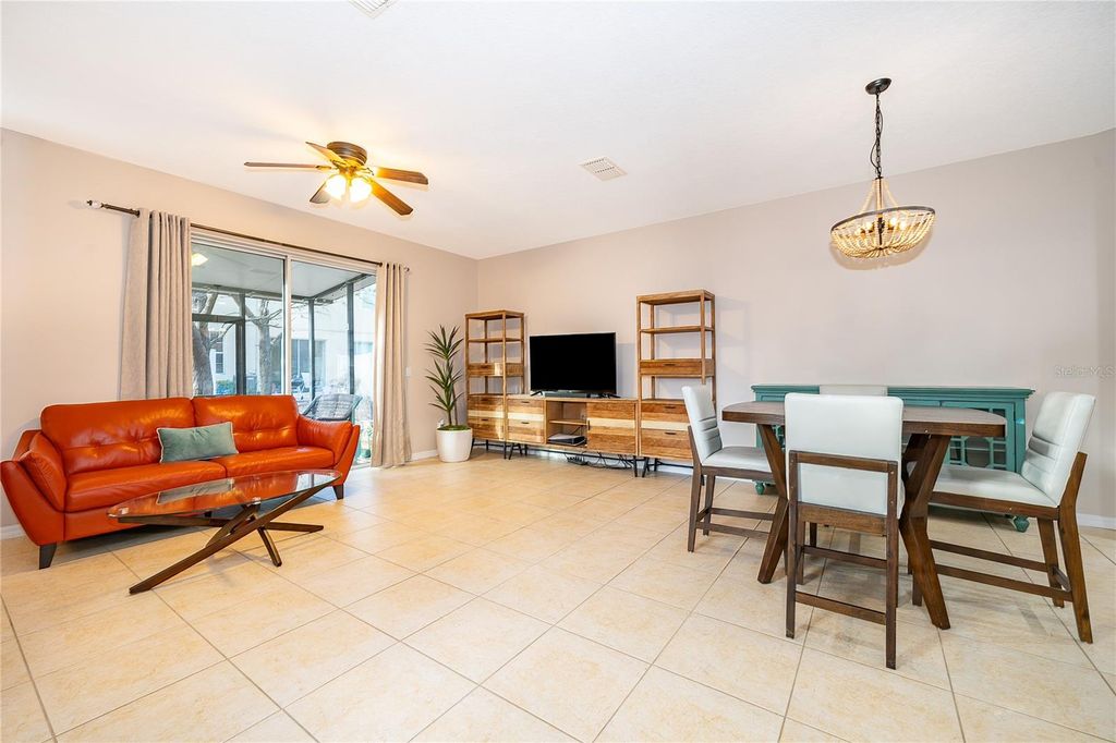 Image 5 of property listing at 5453 BURNT ACORN WAY, Oviedo, FL 32765