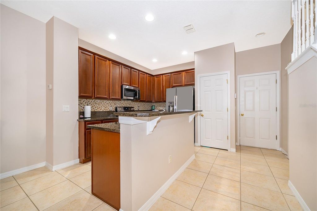 Image 10 of property listing at 5453 BURNT ACORN WAY, Oviedo, FL 32765