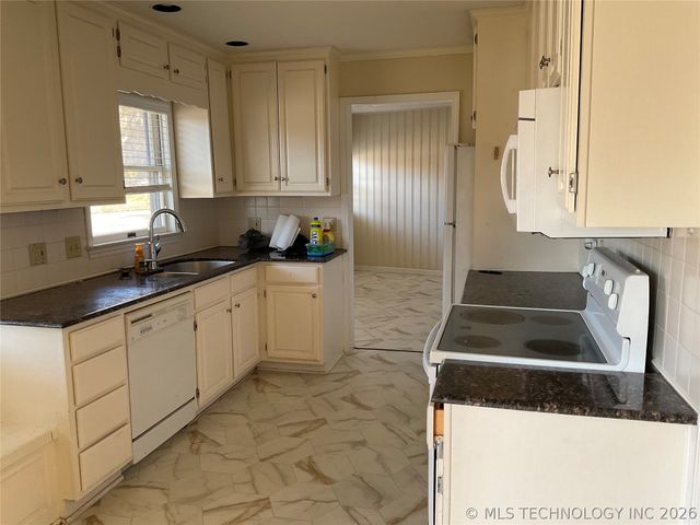 2736 S Florence Drive, Tulsa, OK 74114