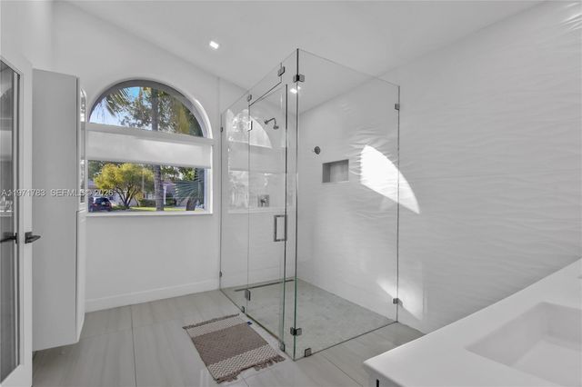 710 Lake Blvd, Weston, FL 33326