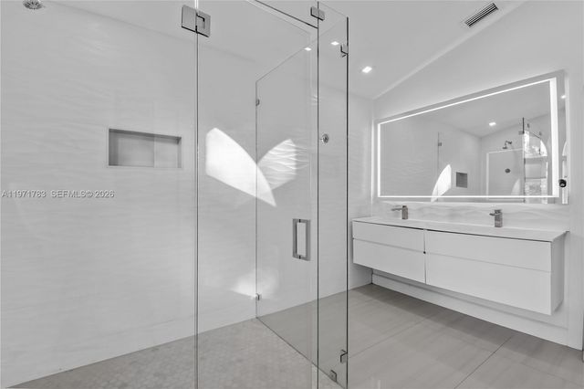 710 Lake Blvd, Weston, FL 33326