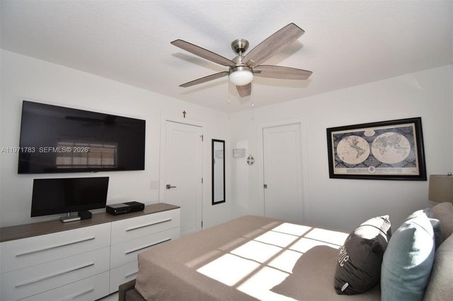 710 Lake Blvd, Weston, FL 33326