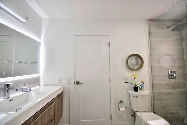 710 Lake Blvd, Weston, FL 33326