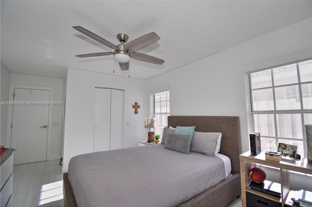 710 Lake Blvd, Weston, FL 33326