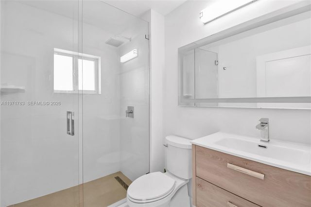 710 Lake Blvd, Weston, FL 33326