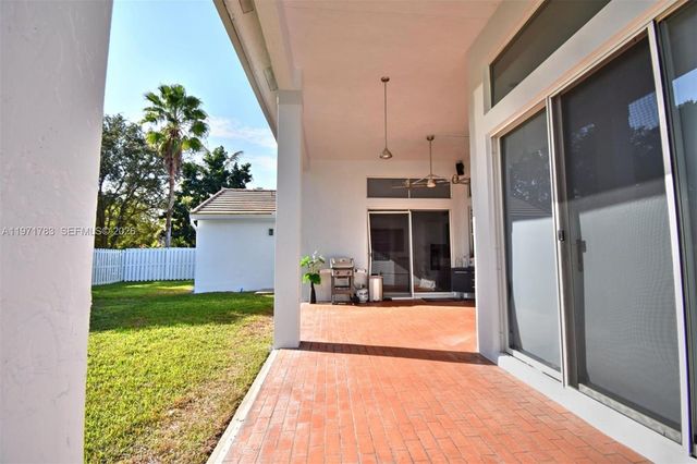 710 Lake Blvd, Weston, FL 33326
