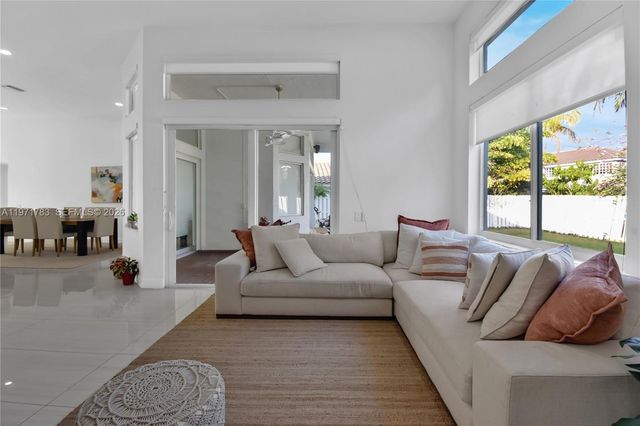 710 Lake Blvd, Weston, FL 33326