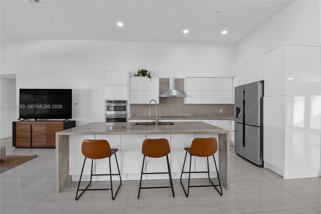 710 Lake Blvd, Weston, FL 33326