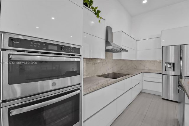 710 Lake Blvd, Weston, FL 33326