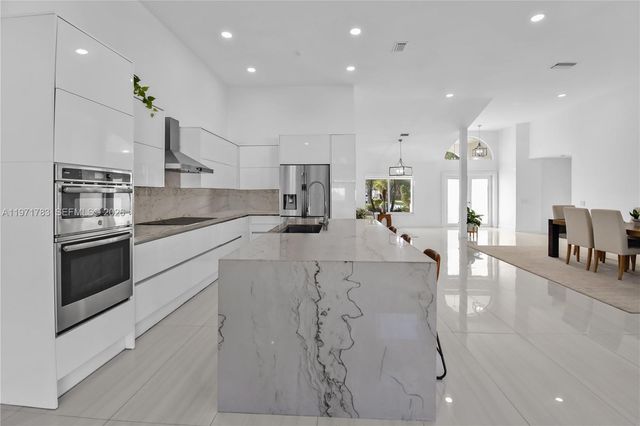 710 Lake Blvd, Weston, FL 33326