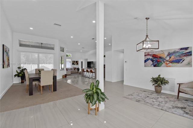 710 Lake Blvd, Weston, FL 33326