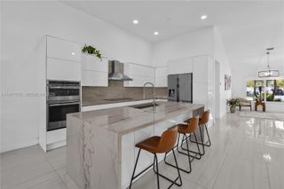 710 Lake Blvd, Weston, FL 33326