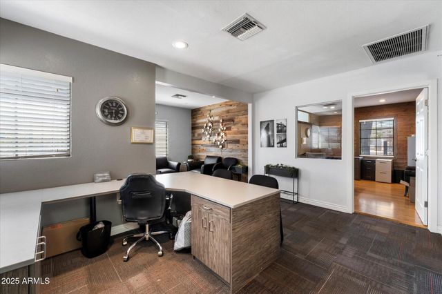 314 E THOMAS Road, Phoenix, AZ 85012