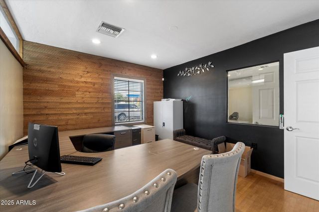 314 E THOMAS Road, Phoenix, AZ 85012