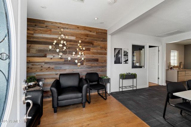 314 E THOMAS Road, Phoenix, AZ 85012