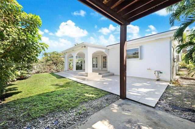 9056 Emerson Ave, Surfside, FL 33154