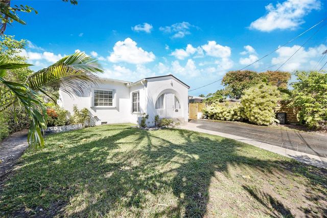 9056 Emerson Ave, Surfside, FL 33154