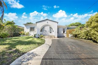 9056 Emerson Ave, Surfside, FL 33154